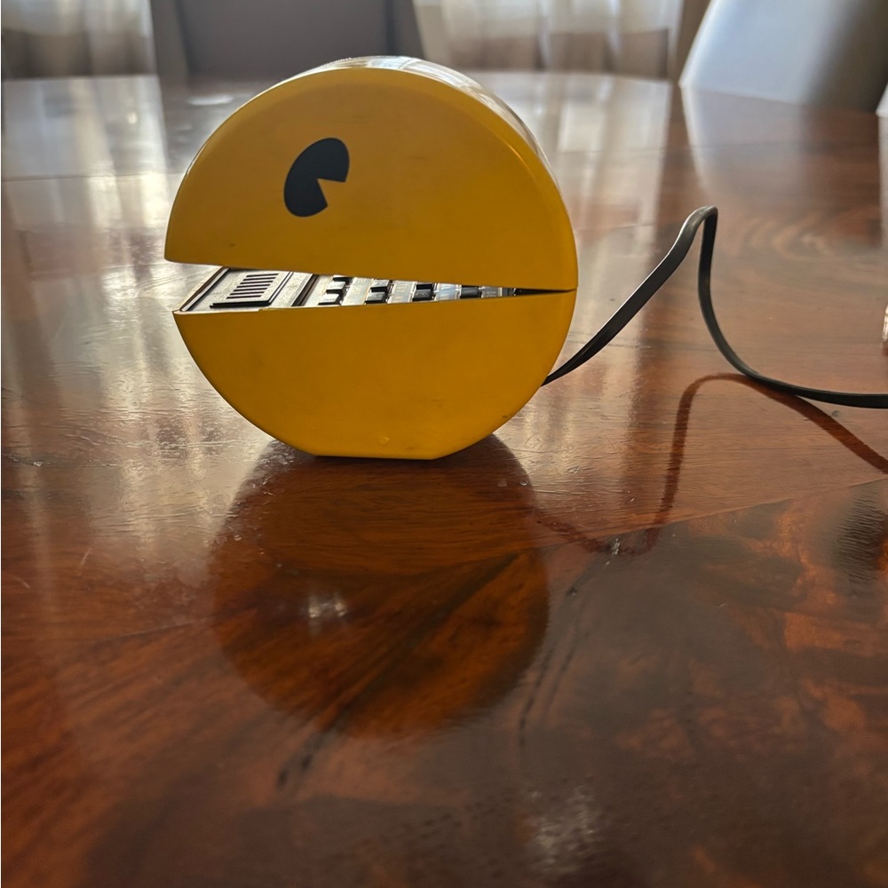 Yellow Pac-Man Retro Telephone - Picture 2 of 4